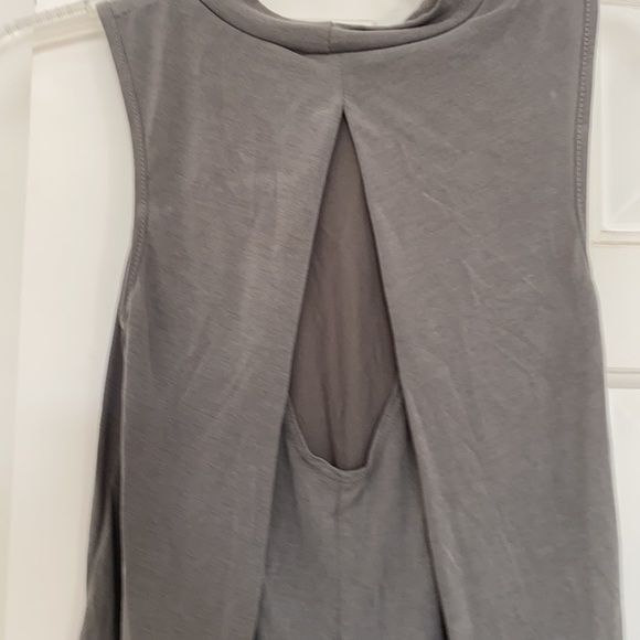 Active workout top - Picture 3 of 3